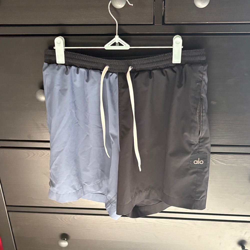 ALO Yoga Men's Athletic Shorts in Black and Blue